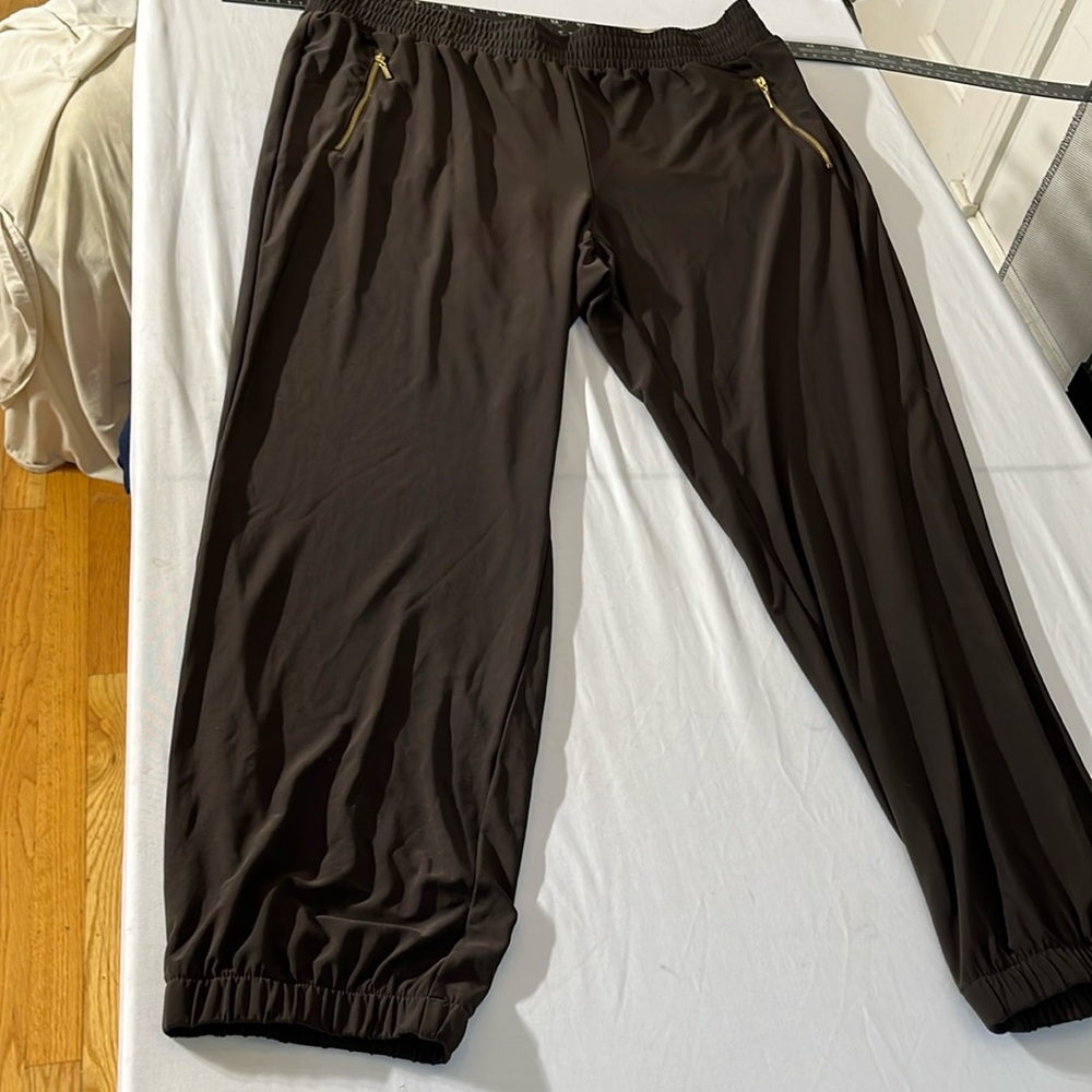 Chico’s size 14 brown dressy joggers pockets pull on with stretch NWT